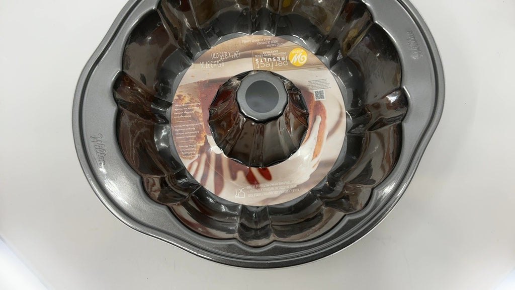 9.49 in Wilton Gold Non-Stick Tube Pan, Warp-Resistant Bakeware