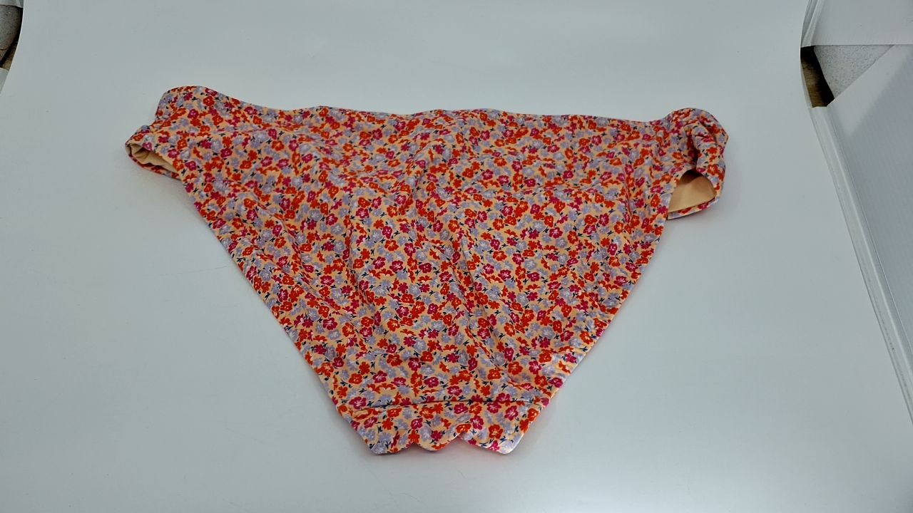 Amazon Essentials Women's AE1676686, Pale Peach, Micro Floral, L