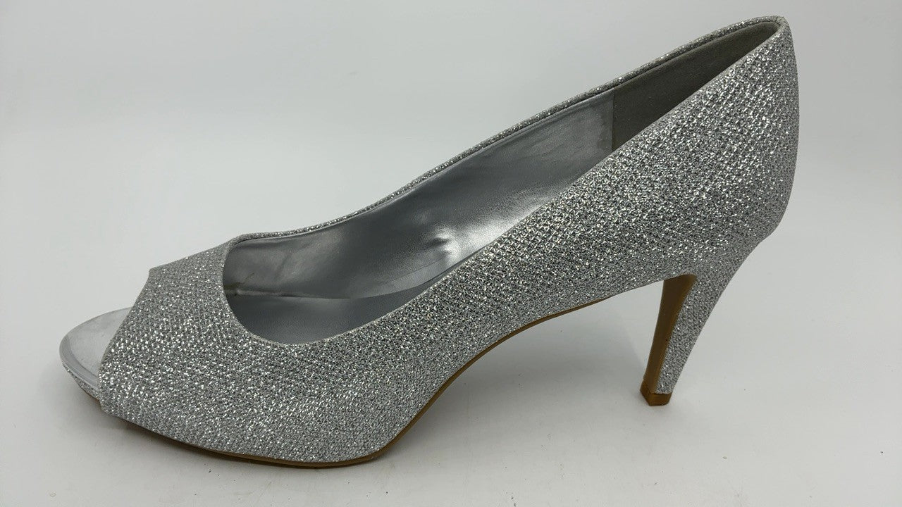 Bandolino Womens Rainaa Pump Silver Glamour 11 M