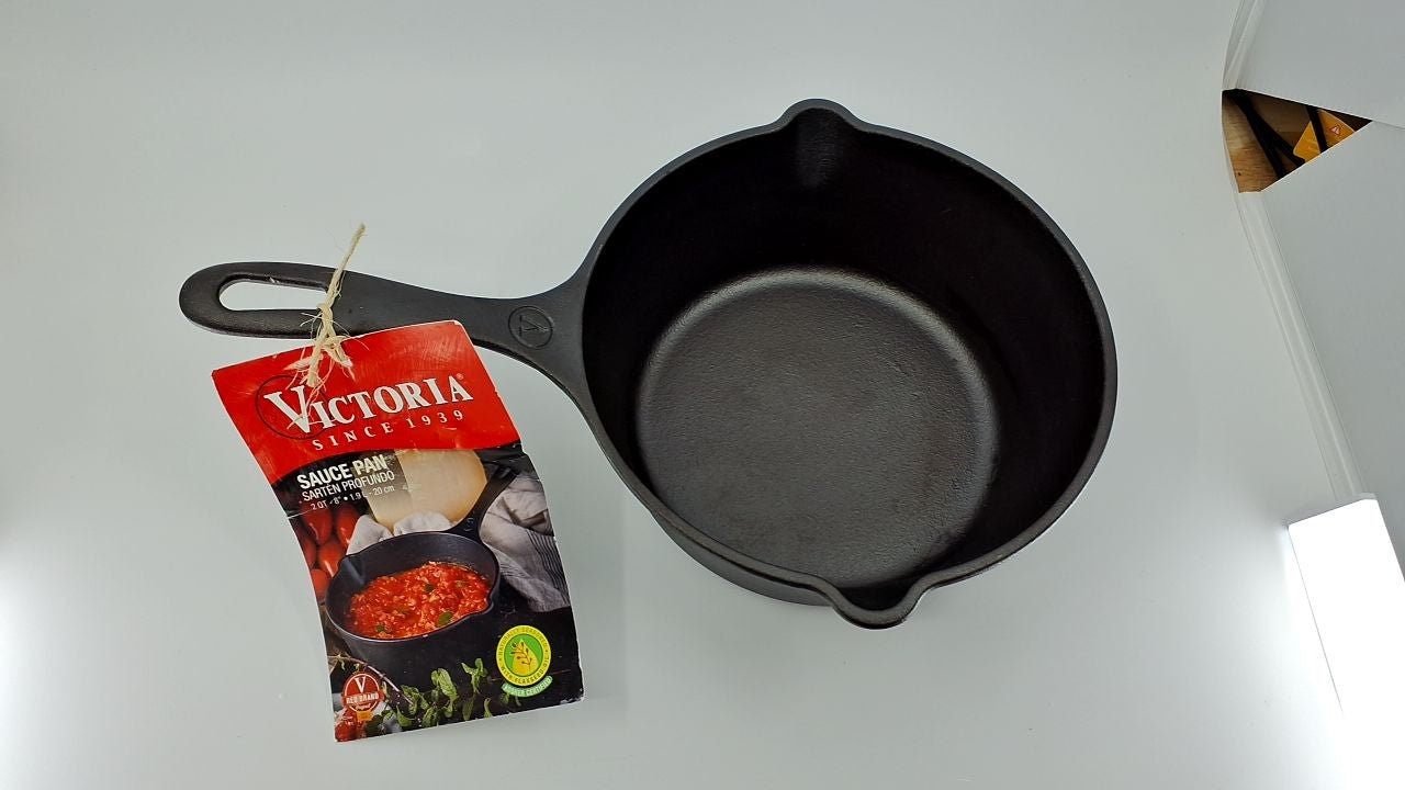 Victoria Cast Iron Saucepan, Cast Iron Melting Pot, Made in Colombia, 2QT