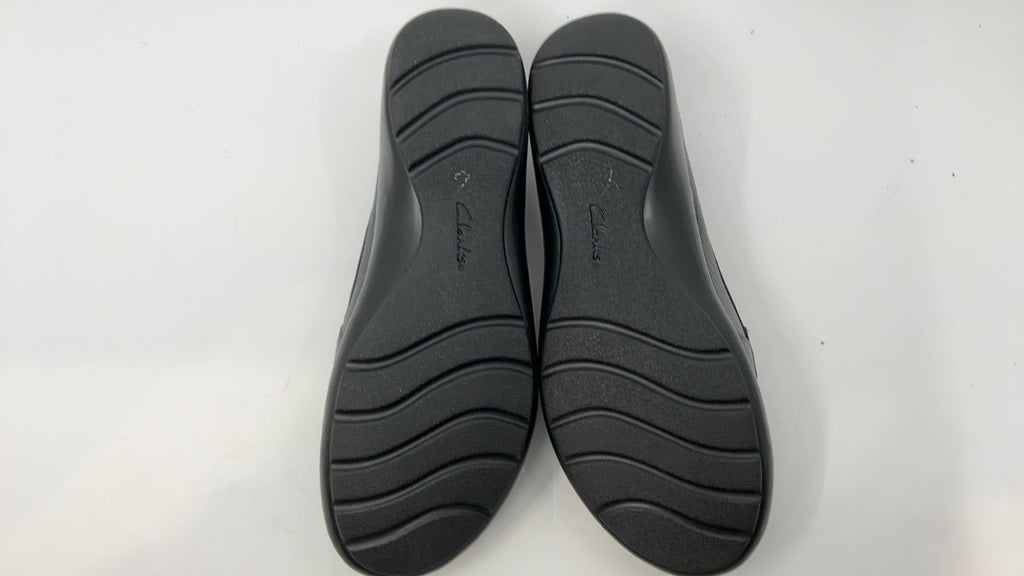 Clarks womens Cora Daisy Loafer, Black Tumbled Leather, 7.5 US