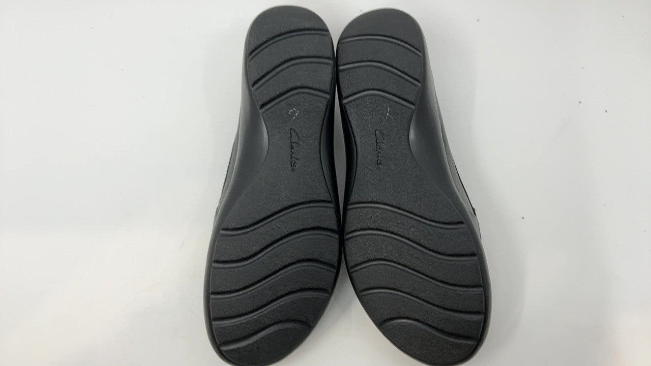 Clarks womens Cora Daisy Loafer, Black Tumbled Leather, 7.5 US