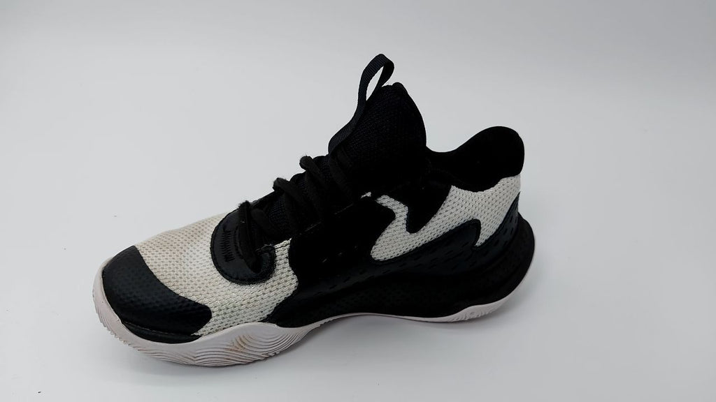 Under Armour Unisex Pre School Jet '23, (100) White/Black/Metallic Gold, 2, US