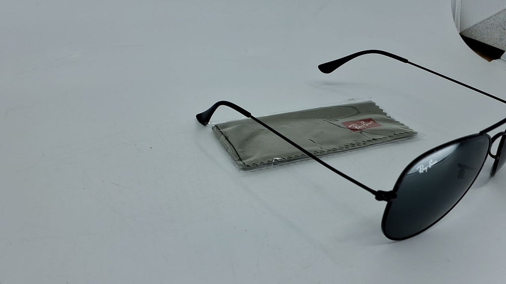 Ray-Ban RB3025 Aviator Metal Sunglasses L2823 Black G-15 Green + Accessories