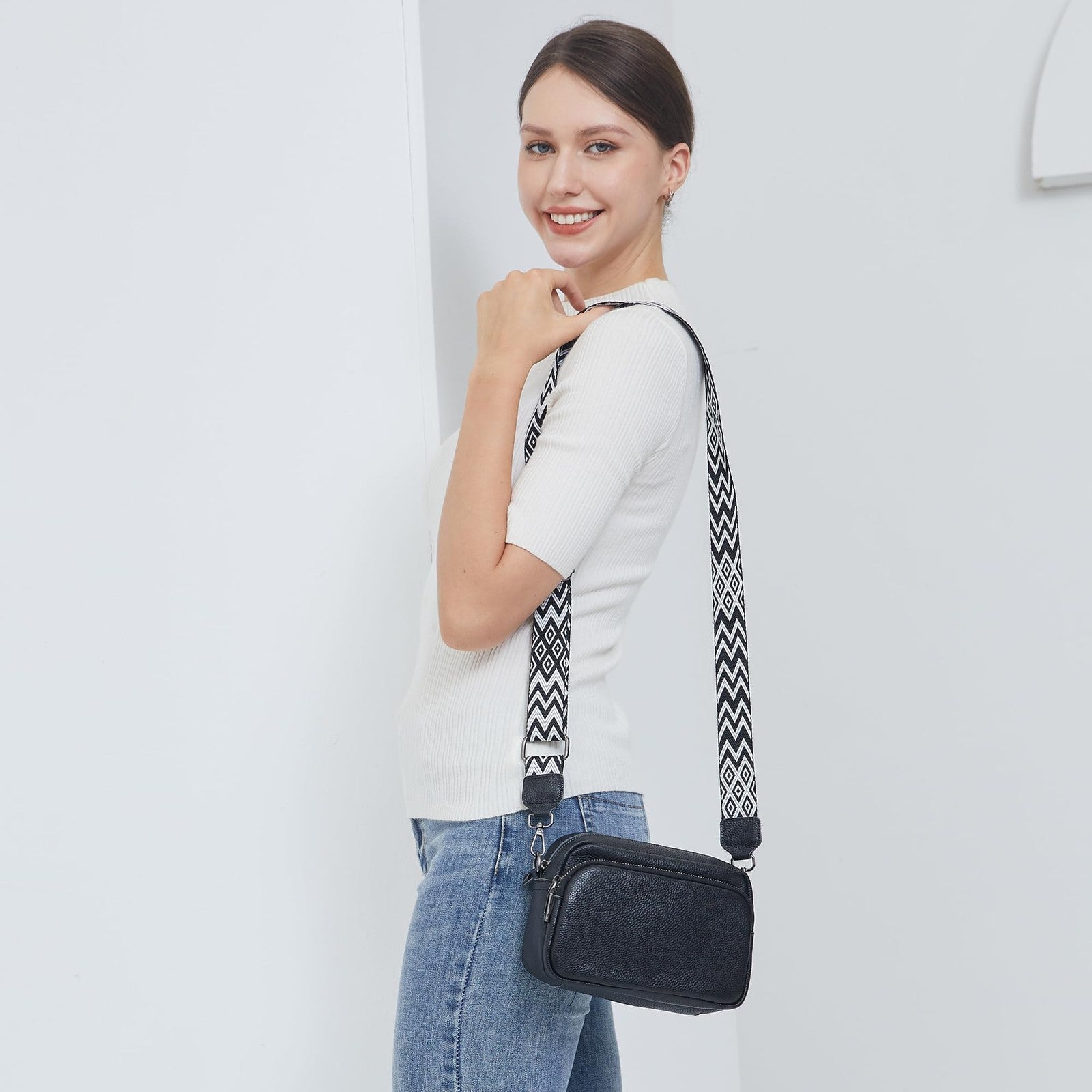 DIVCIDLC Small Crossbody Bag with Adjustable Wide Guitar Strap, Women, Black