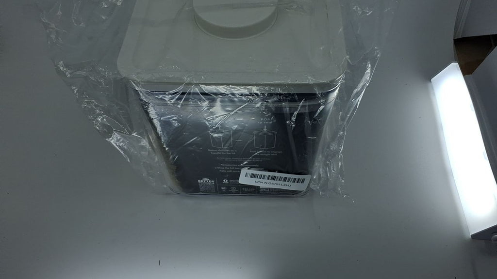 Airtight 2.8 Qt OXO POP Container - Square Short for Sugar & Cookies