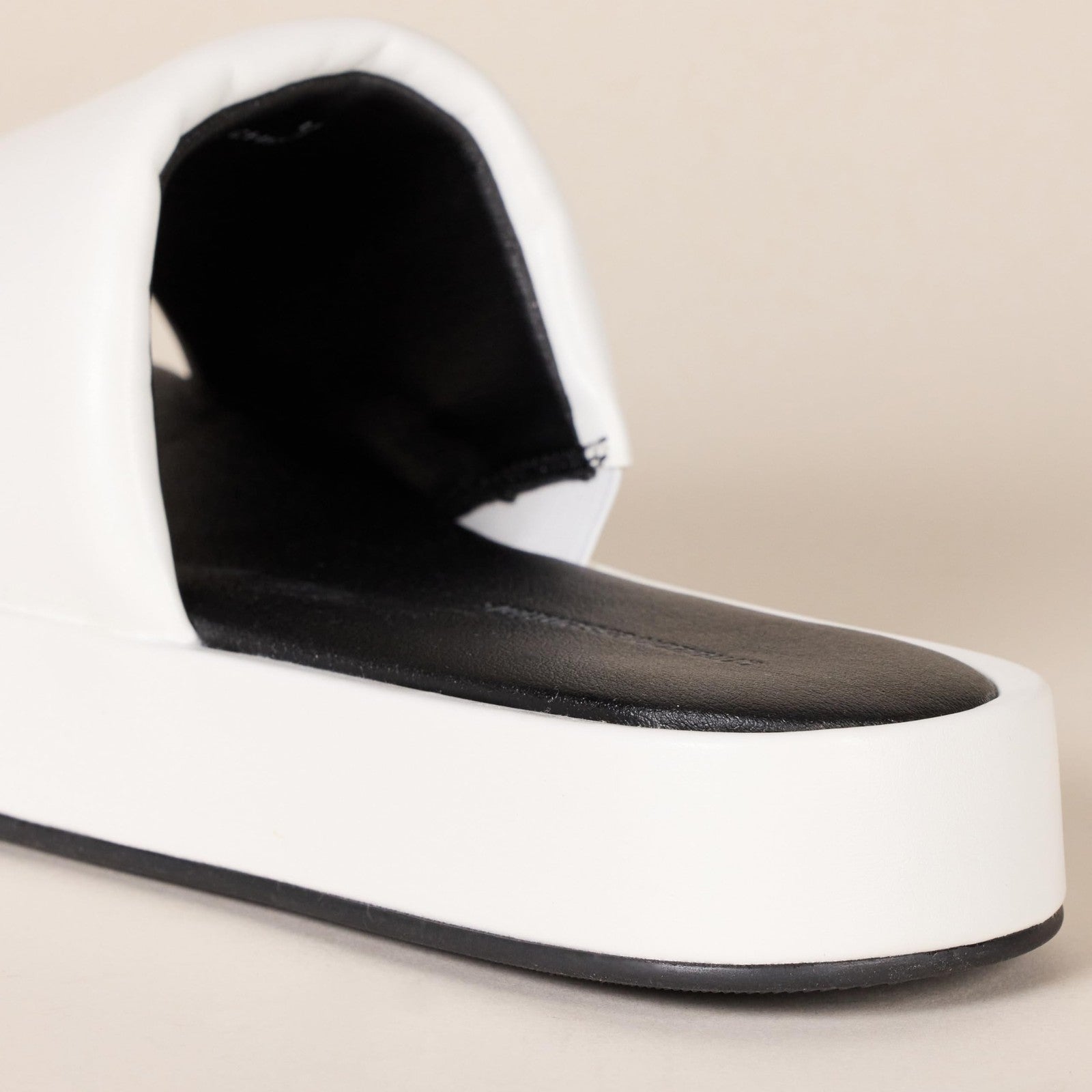 Amazon Essentials Women's Slide Flatform Sandal, White, 13