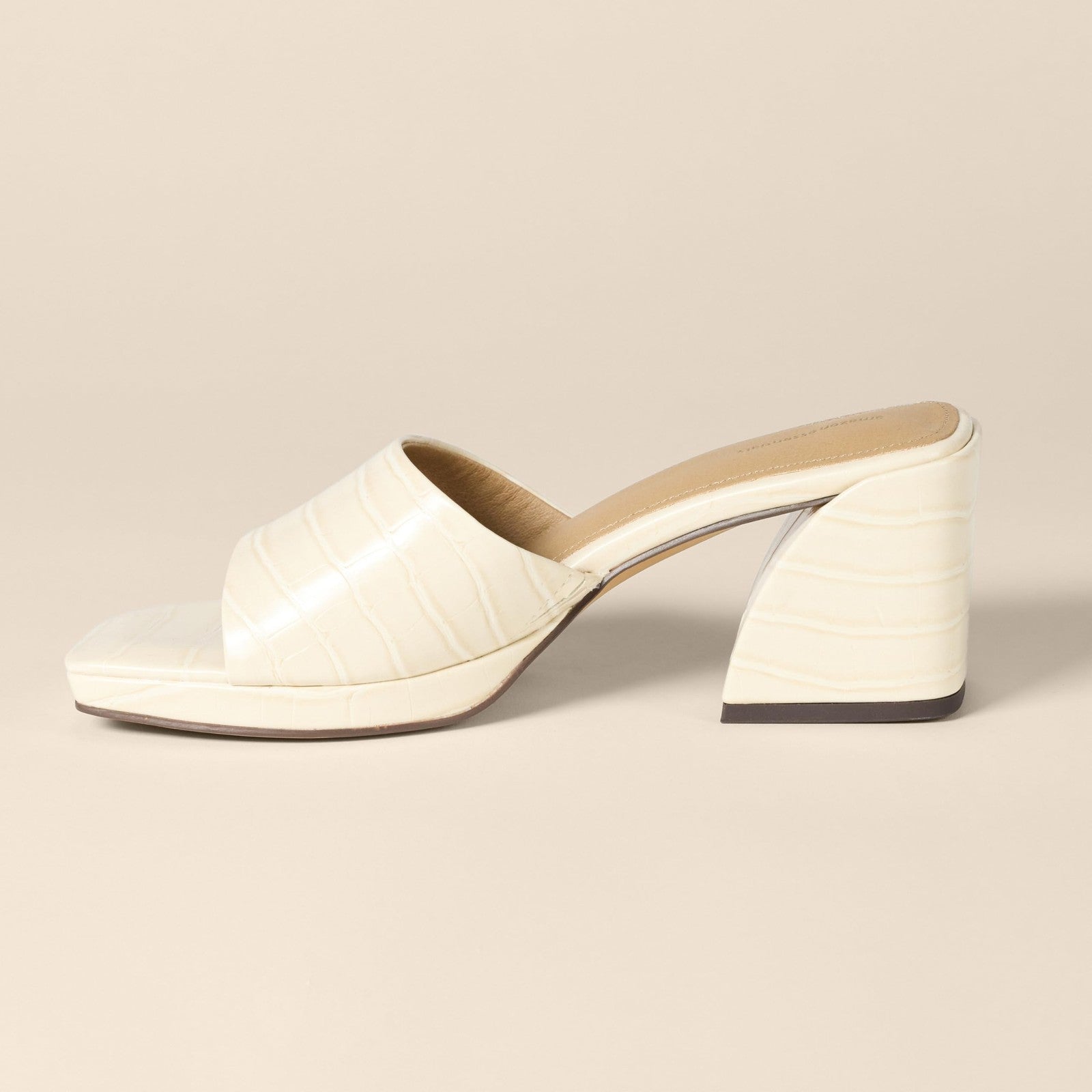 Amazon Essentials Women's Platform Mule Sandals, Cream Faux Crocodile, 9