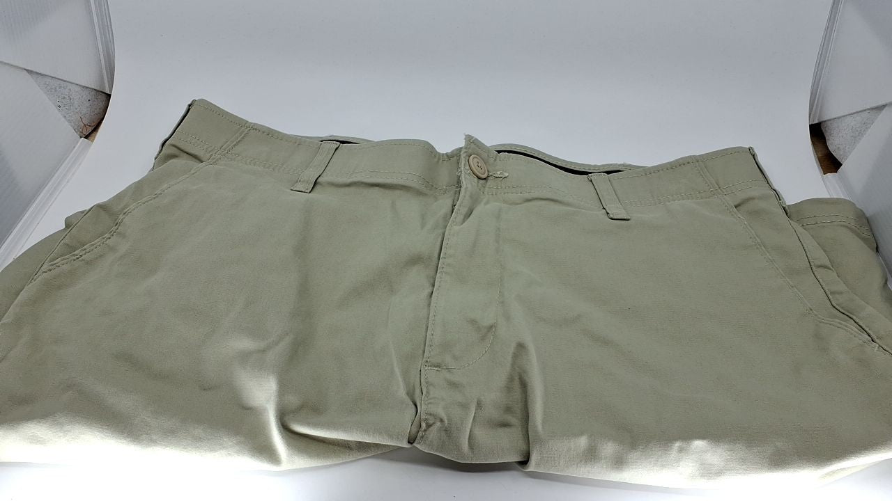 Lee Men's Extreme Motion Flat Front Short Stone 36