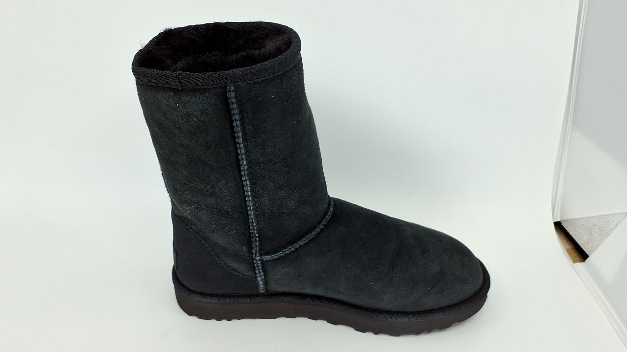 UGG Women's Classic Short Ii Boot, Black, 07