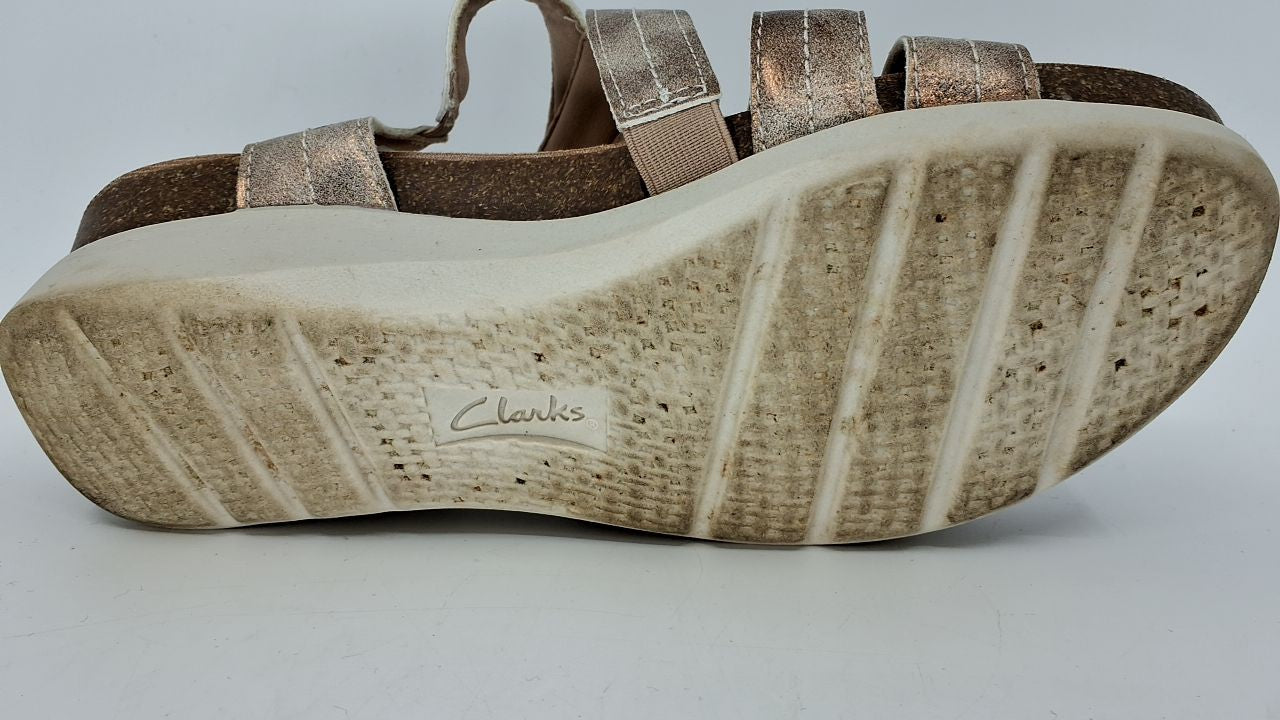 Clarks Women's Calenne Clara Wedge Sandal, Bronze Metallic Textile, 8.5 Wide