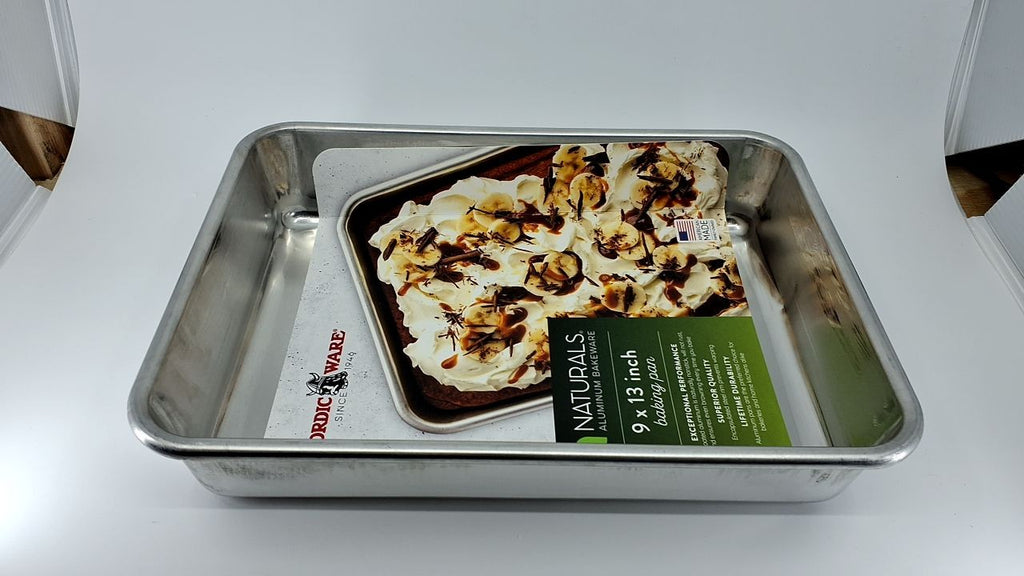 Commercial 9x13 Rectangular Cake Pan, Aluminum, 12.9x9.5x2.5 in
