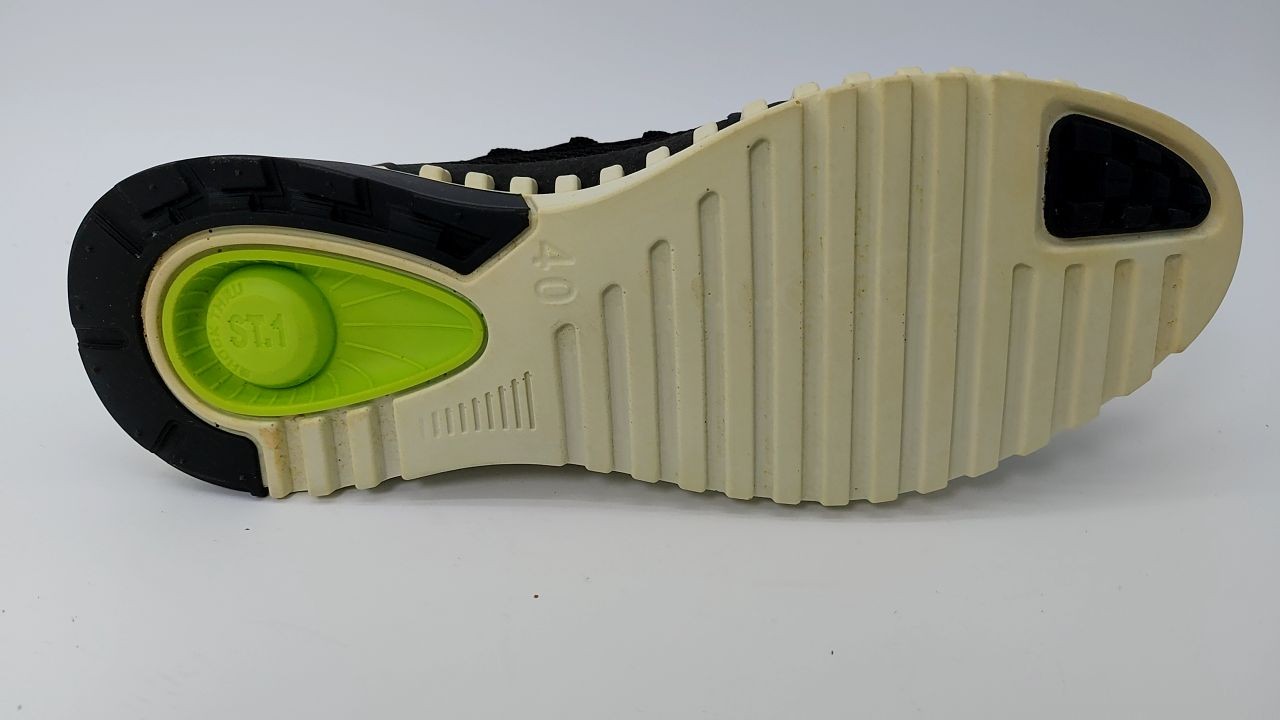 ECCO Women's ZipFlex Low Cut Boot Sneaker, Black, 9-9.5