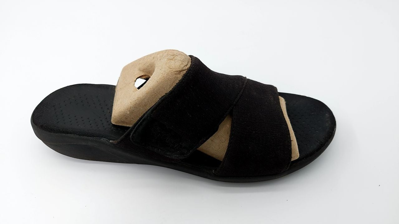 BZees Womens Carefree Machine Washable Comfort Wedge Sandal Black, 7