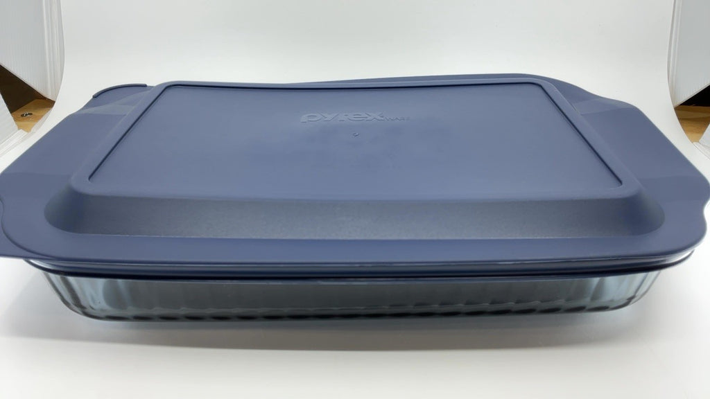 Pyrex 9x13 Oblong Glass Baking Pan w/ BPA-Free Lid, Dishwasher Safe