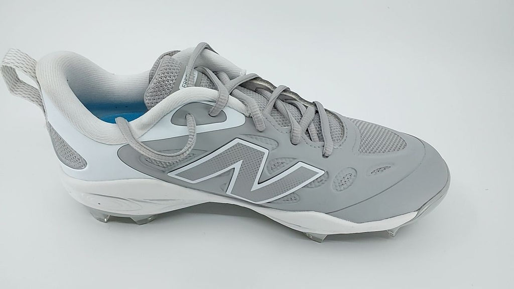New Balance Women's Fresh Foam Velo V4 Softball Shoe 7.5 Raincloud/White