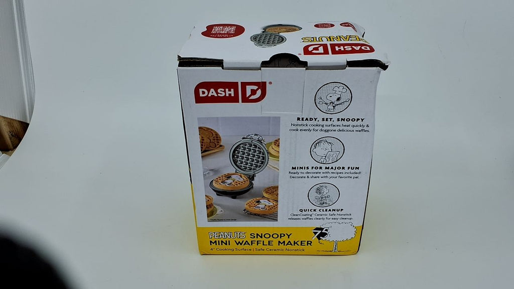 Peanuts x Dash Mini Waffle Maker