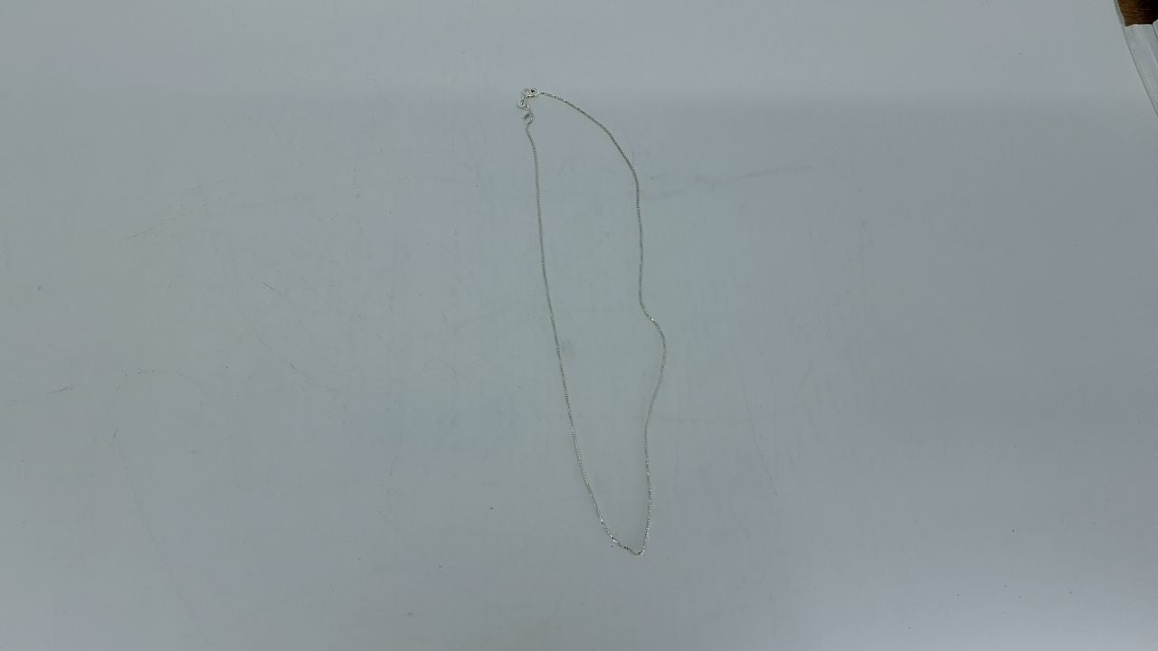 Amazon Essentials Sterling Silver Thin 0.8mm Box Chain Necklace 16", Silver