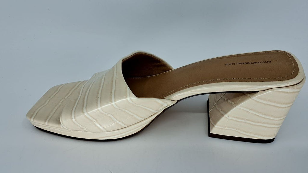 Amazon Essentials Women's Platform Mule Sandals, Cream Faux Crocodile, 9