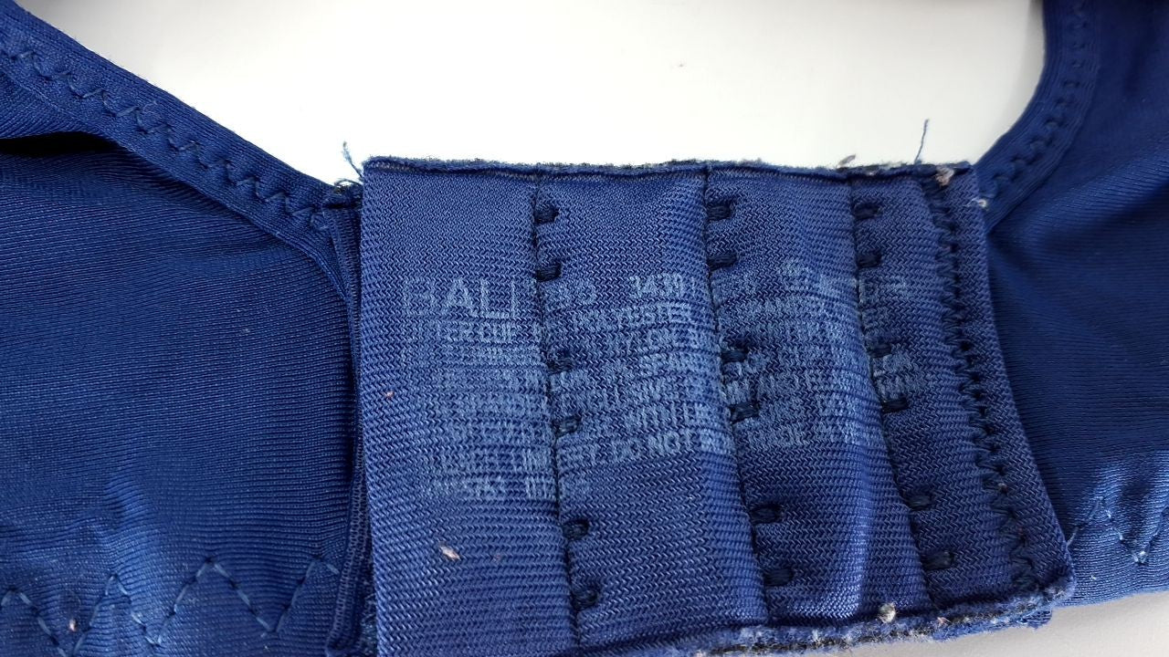 Bali One Smooth U Ultra Light Convertible Bra 38D In Navy