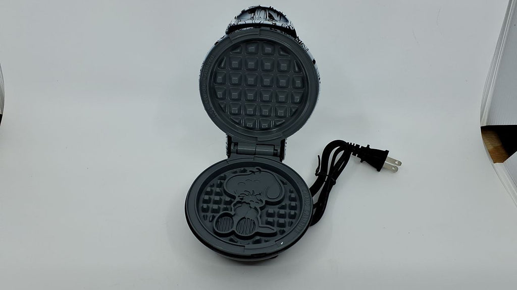 Peanuts x Dash Mini Waffle Maker