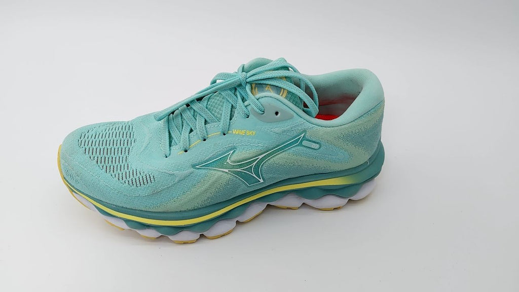 Mizuno Wave Sky 7 Women's Shoes Eggshell Blue/White : Women's 7.5 B - Medium