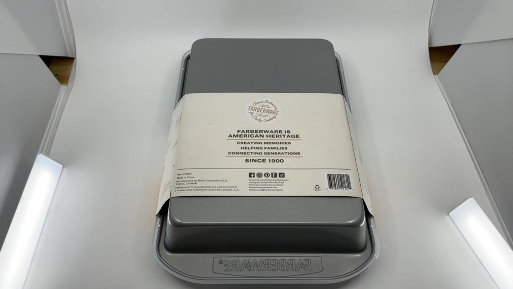 Farberware Nonstick Baking Pan w/ Lid, 9 In x 13 In, Gray
