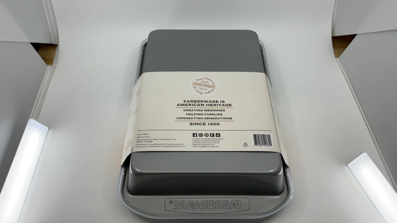 Farberware Nonstick Baking Pan w/ Lid, 9 In x 13 In, Gray