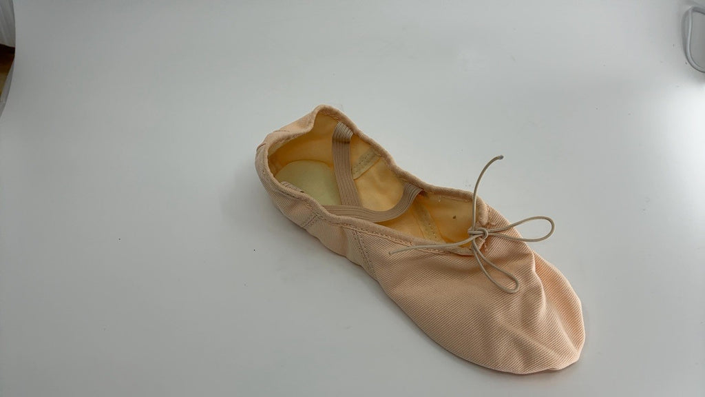 Capezio Women's Canvas Juliet Ballet Shoe,Light Ballet Pink,8 M US