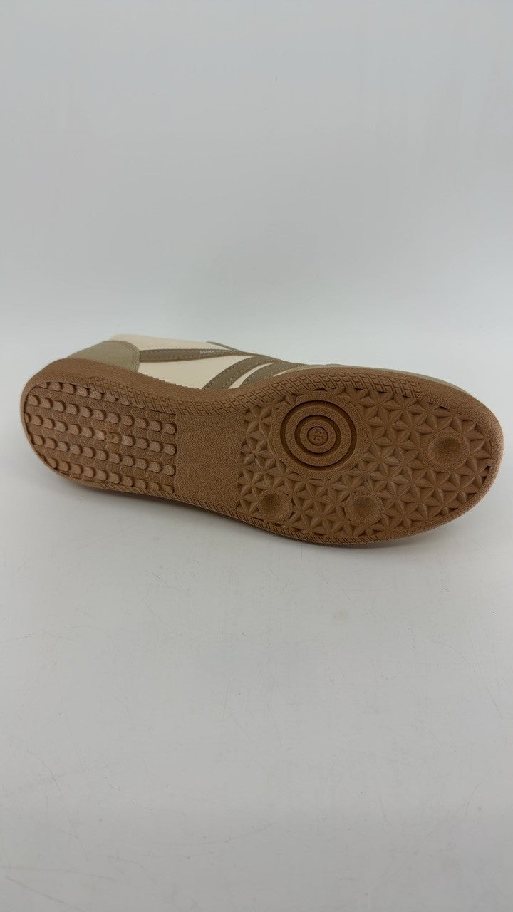 Contrast Lace Up Round Toe Sneakers