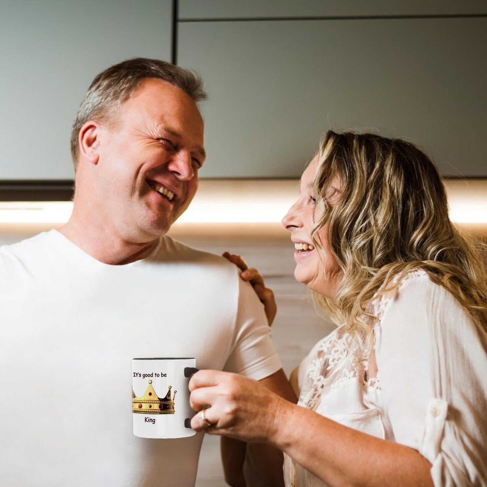 3dRose mug_4314_4 "Its good to be king" Two Tone Black Mug, 11 oz, Multicolor