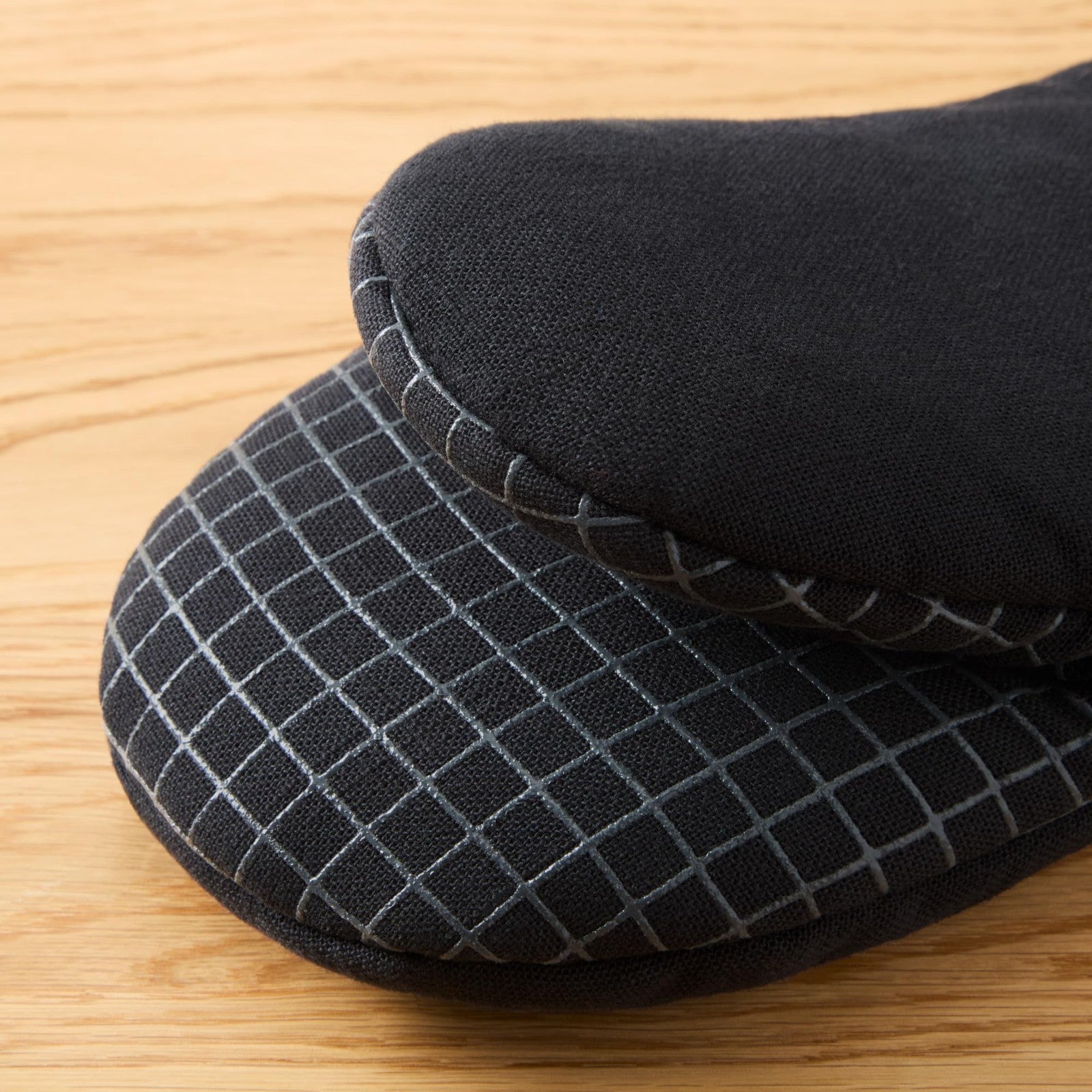 Oven Mitts 2-Pack, KitchenAid Heat Resistant 600°F, Matte Black, 5.5"x9"