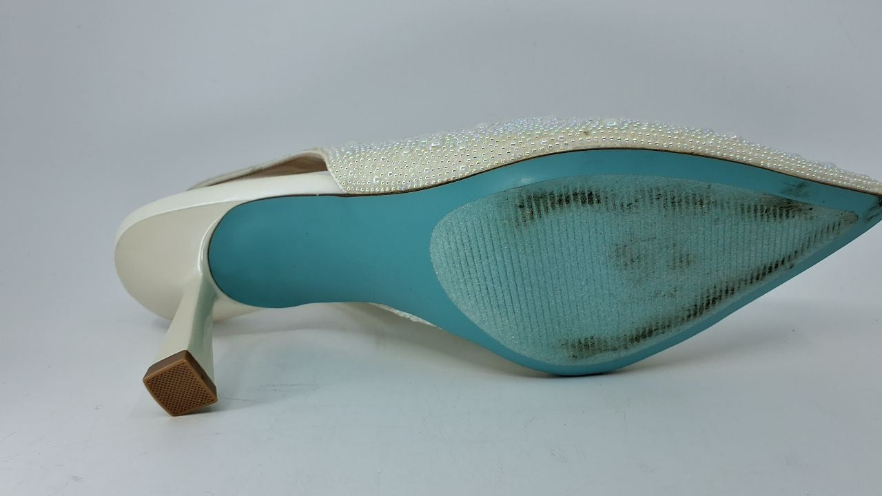 Betsey Johnson Women's Clark Pump, Ivory, 9