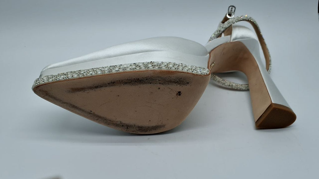 Badgley Mischka Women's Elaina Pump, Soft White, 7.5