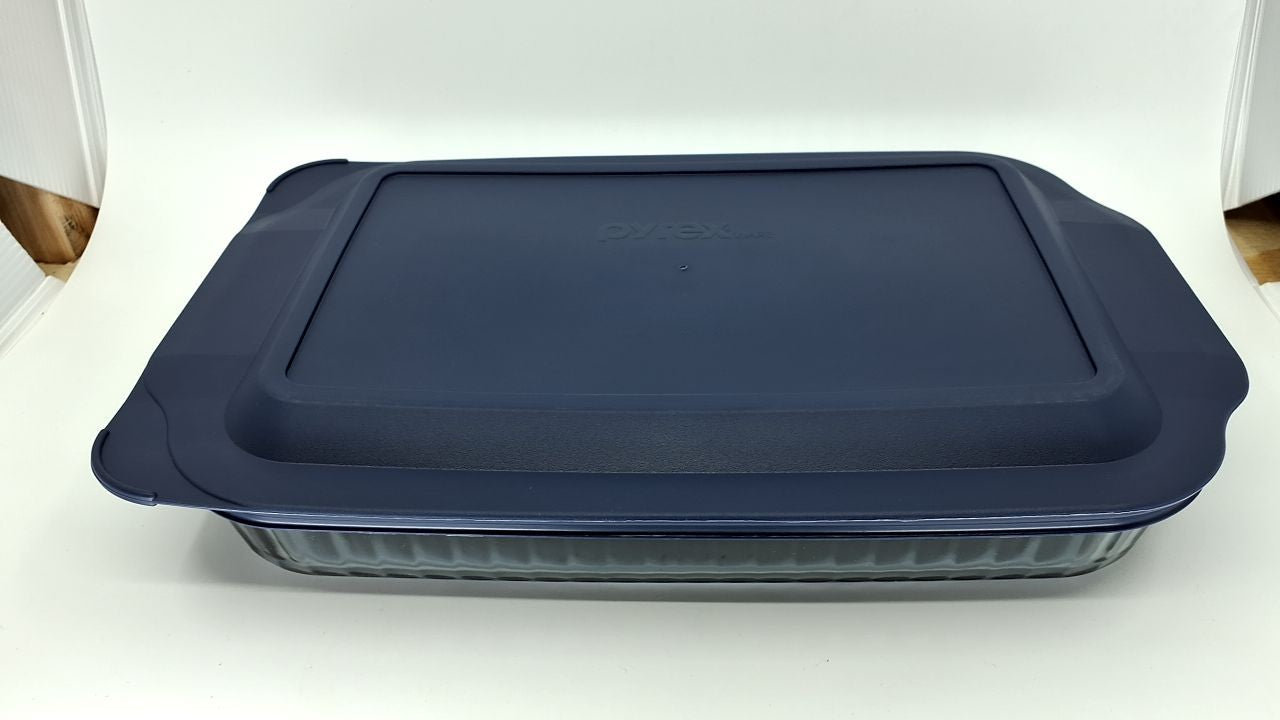 Pyrex 9x13 Oblong Glass Baking Dish w/ Lid, Dishwasher & Microwave Safe