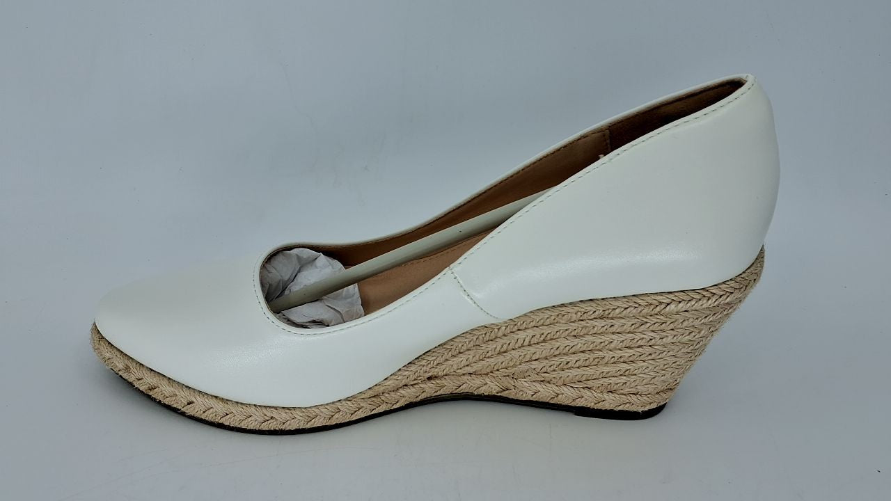 White Pointed Toe Wedge Sandals, Women's Size 7, Espadrille Style