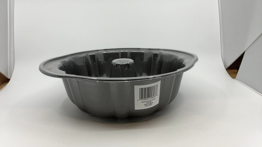 9.49 in Wilton Gold Non-Stick Tube Pan, Warp-Resistant Bakeware