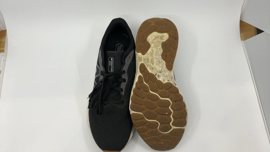 New Balance Women's Fresh Foam Arishi V4 Running Shoe, Black/Gold, Size 10