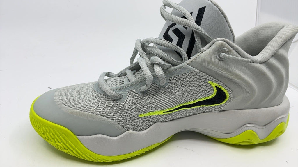 Nike Men's Giannis Immortality 4 Basketball Shoes, Light Silver/Black-Volt, 5.5