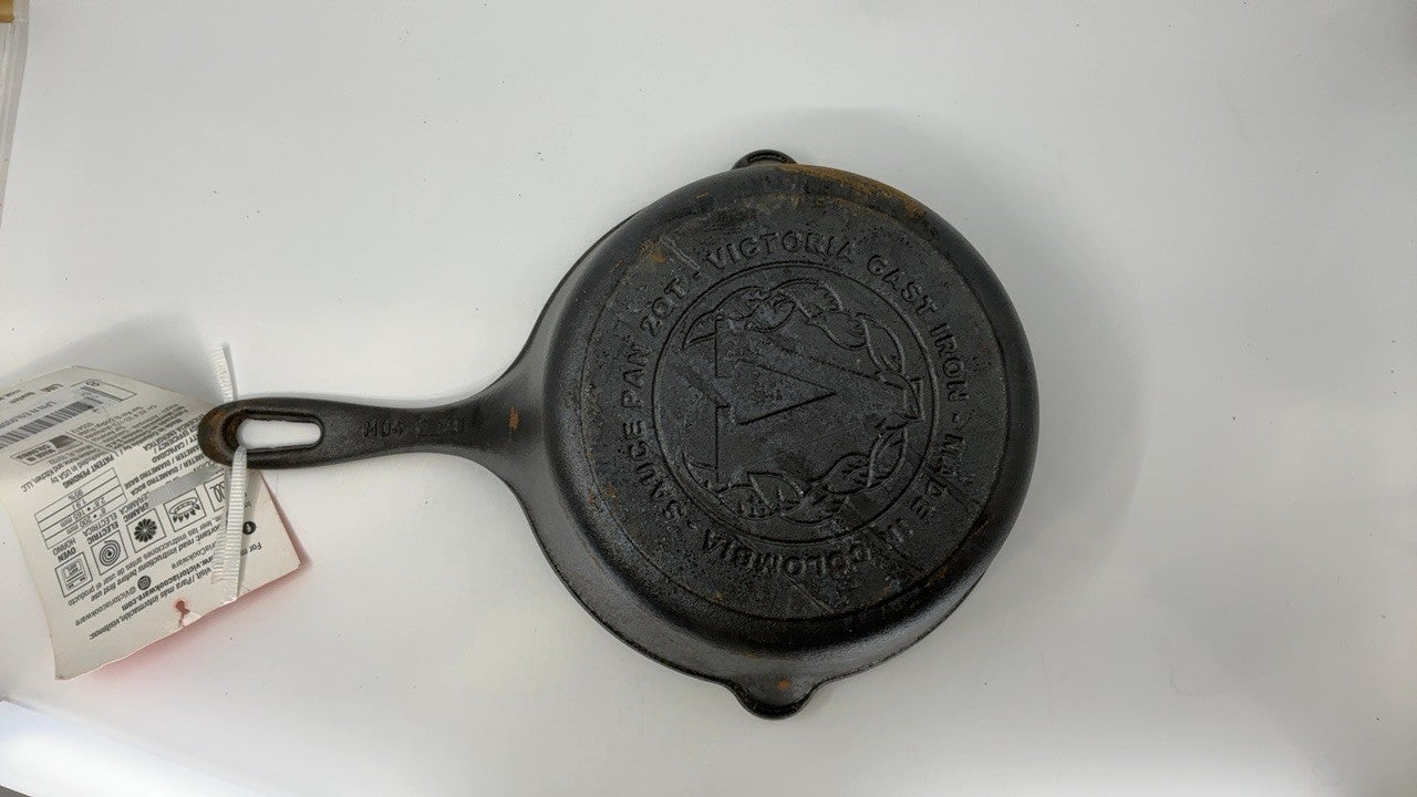 Victoria Cast Iron Saucepan, Cast Iron Melting Pot, Made in Colombia, 2QT