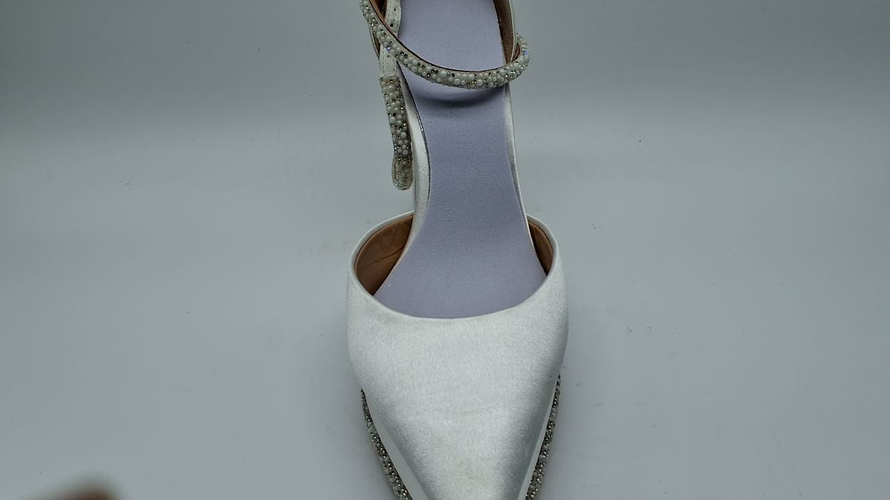 Badgley Mischka Women's Elaina Pump, Soft White, 7.5