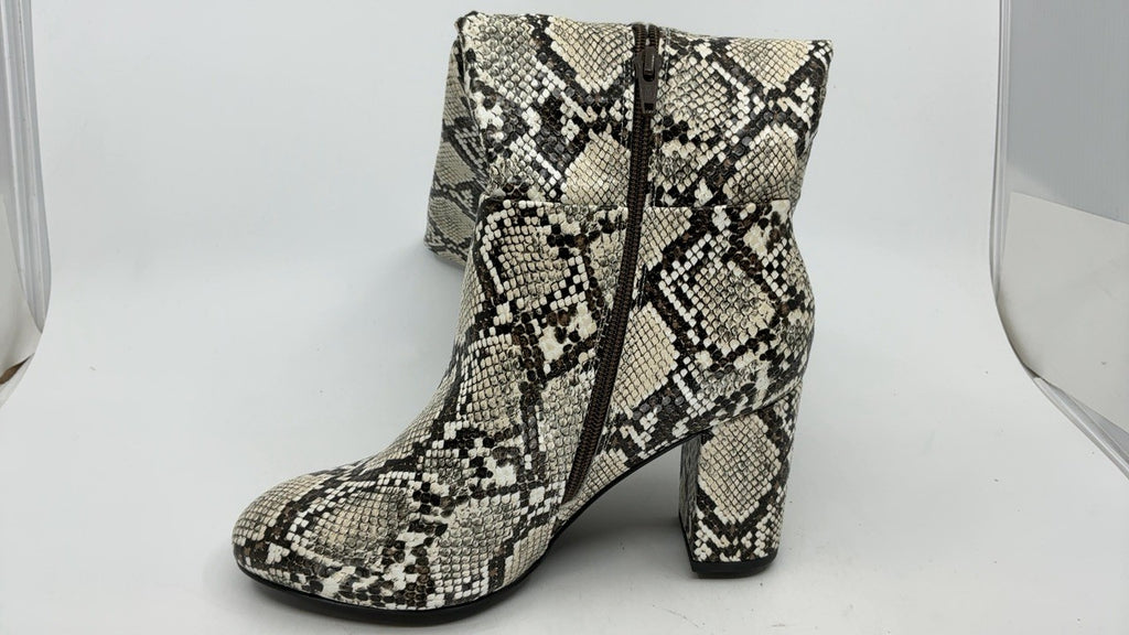 Amazon Essentials Women's Tall Heel Boot, Snake Faux Leather, 9.5