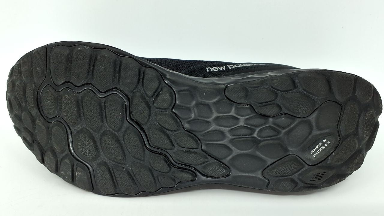 New Balance Men's Arishi V4 Running Shoe, Black Slip-Resistant, Size 11