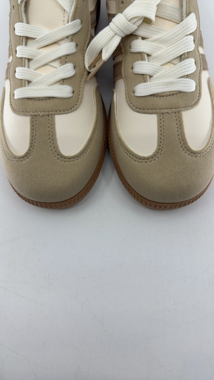 Contrast Lace Up Round Toe Sneakers