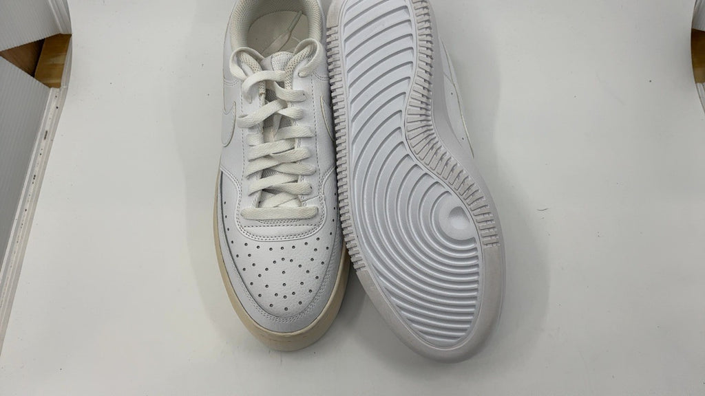 NIKE Women's Sneaker Basketball Shoe, White, 11.5