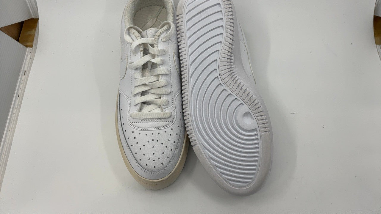 NIKE Women's Sneaker Basketball Shoe, White, 11.5