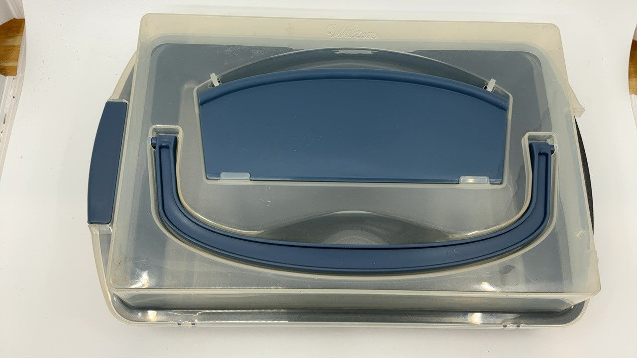 Wilton 3-Piece Non-Stick Cake Pan Set, 13 x 9 in, Includes Lid & Cutter