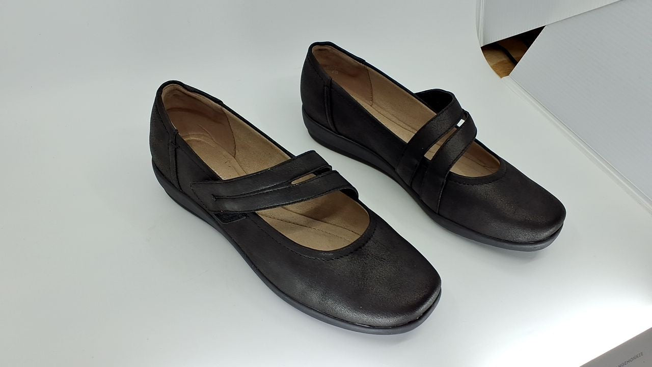 Easy Spirit Women's Aranza Mary Jane Flat, Black, 10 Wide