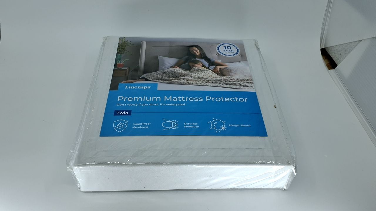 Breathable Twin Mattress Protector, Waterproof, Machine Washable, White