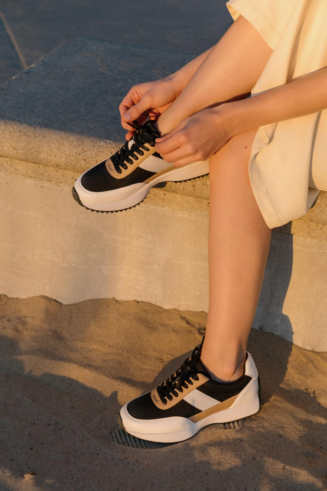 DV Dolce Vita Womens Bettie Sneaker, Black White, 5.5 US